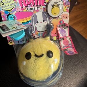 Fluffie Stuffiez Bee Small Plush Series 2, 3 Ways To Play
